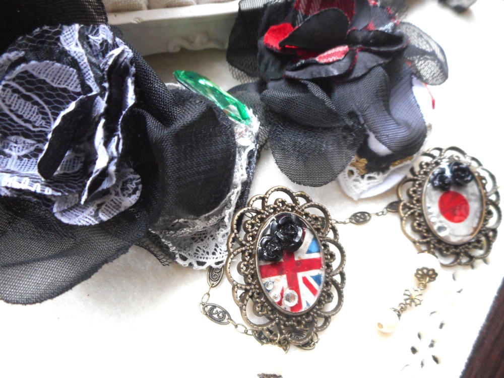 【ヘタリア】ハット付ブローチ・島国同盟