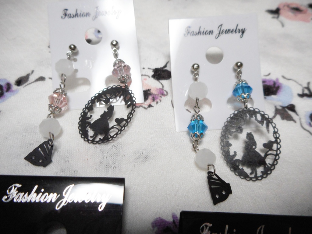 ピアス・イヤリング(不思議の国のアリス)