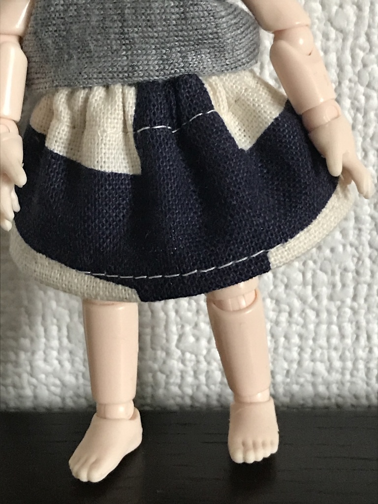 オビツ11 スカートbeige×ネイビー