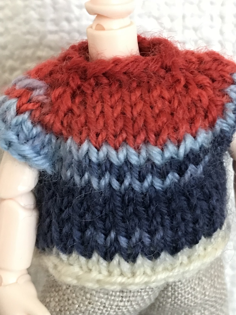 オビツ11 tricolore colorの手編みのセーター
