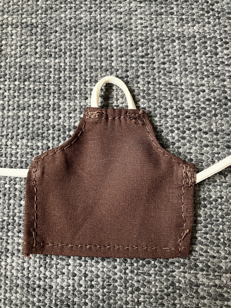オビツ11  シンプルなエプロン　brown