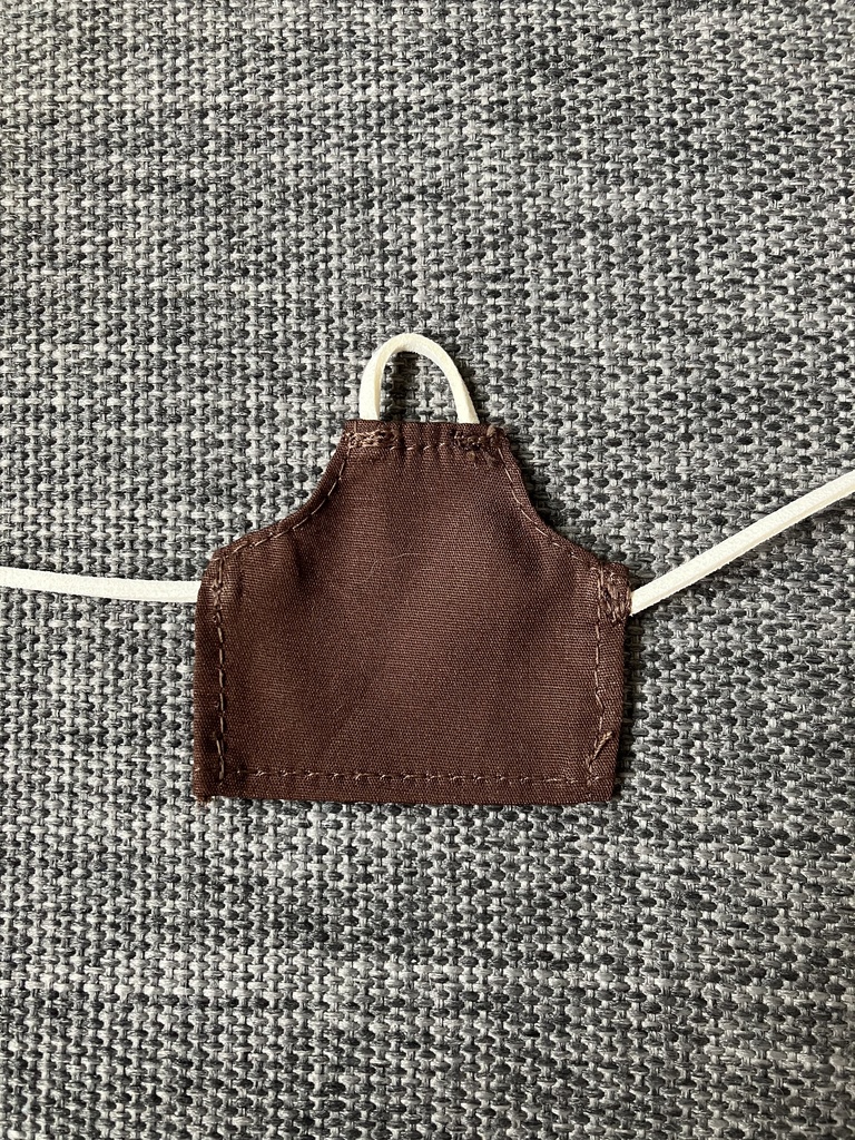 オビツ11  シンプルなエプロン　brown