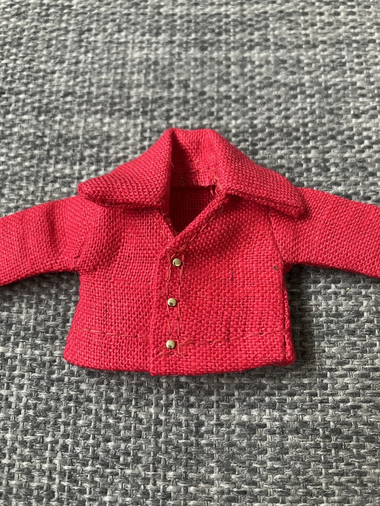 オビツ11  上質な麻のVネックの長袖シャツ　red