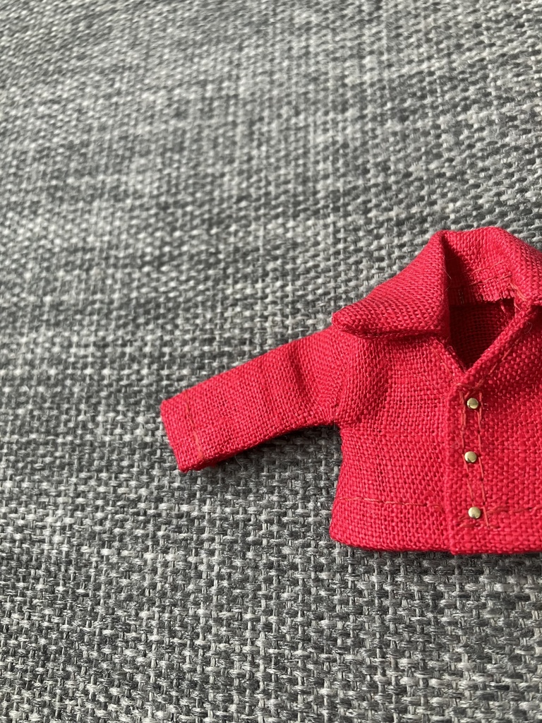 オビツ11  上質な麻のVネックの長袖シャツ　red