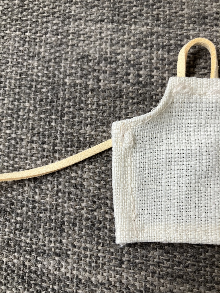 オビツ11  エプロン　off-white
