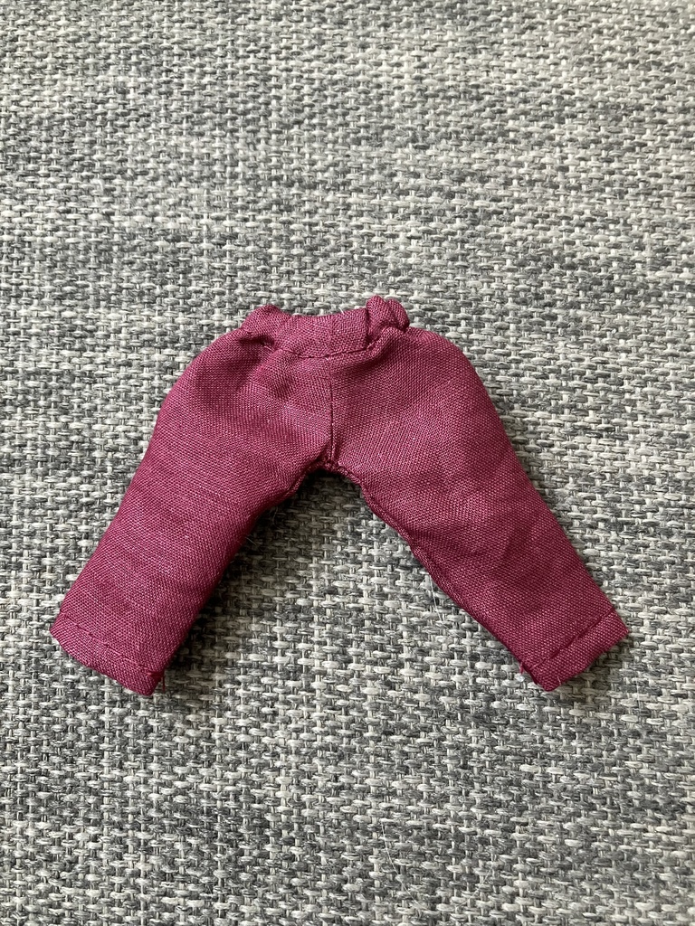 オビツ11  シンプルなパンツ　ボルドー
