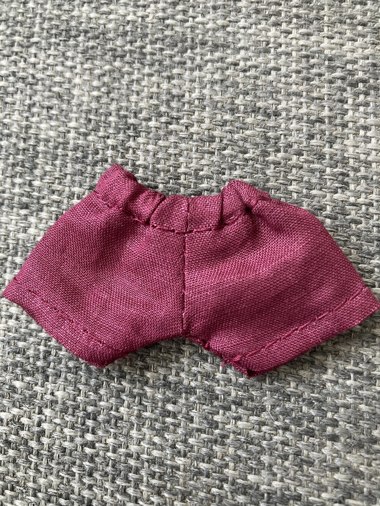 オビツ11  ショートパンツ　ボルドー