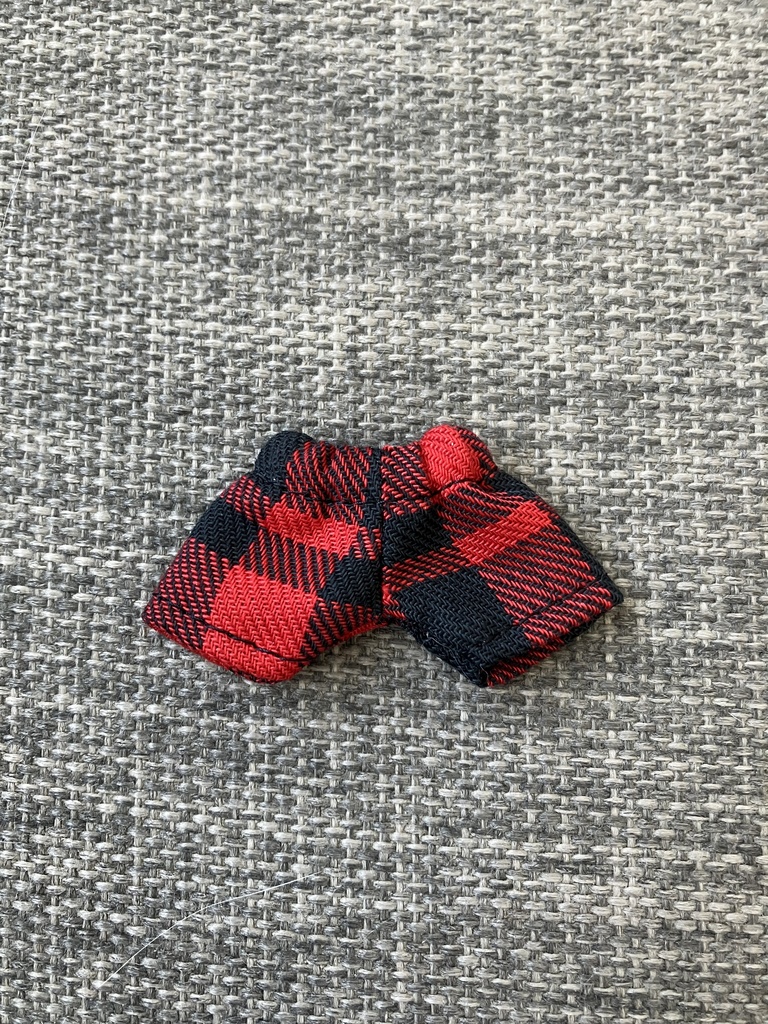 オビツ11  チェックのショートパンツ　赤×黒