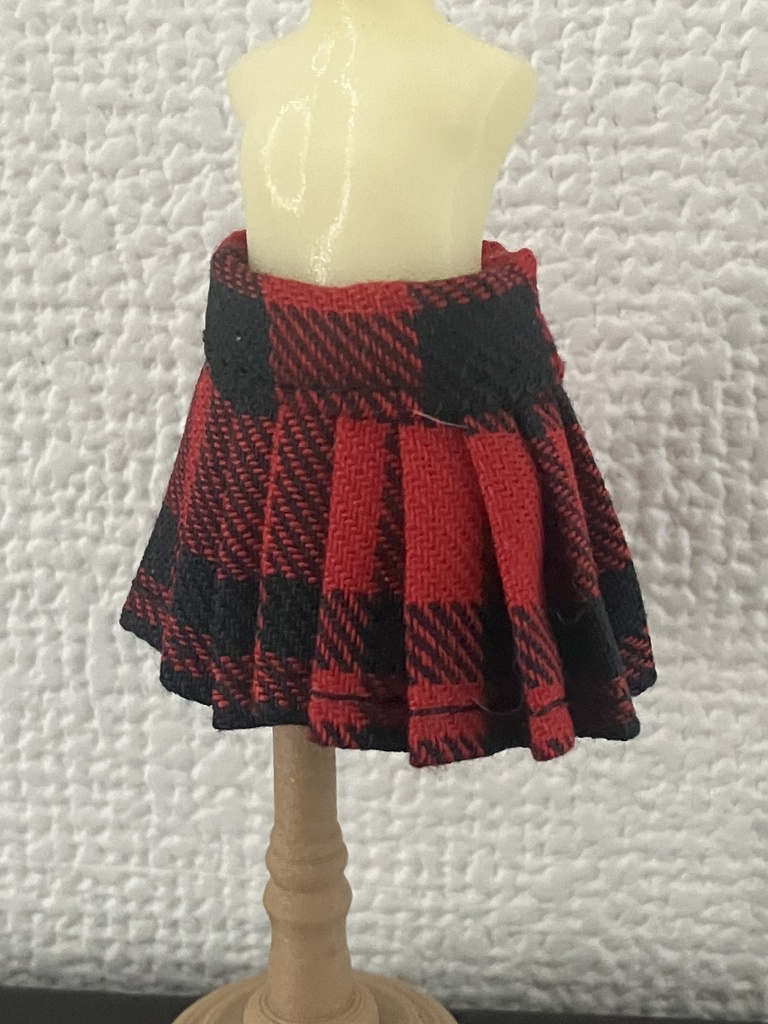 オビツ11  プリーツスカート　赤×黒　チェック