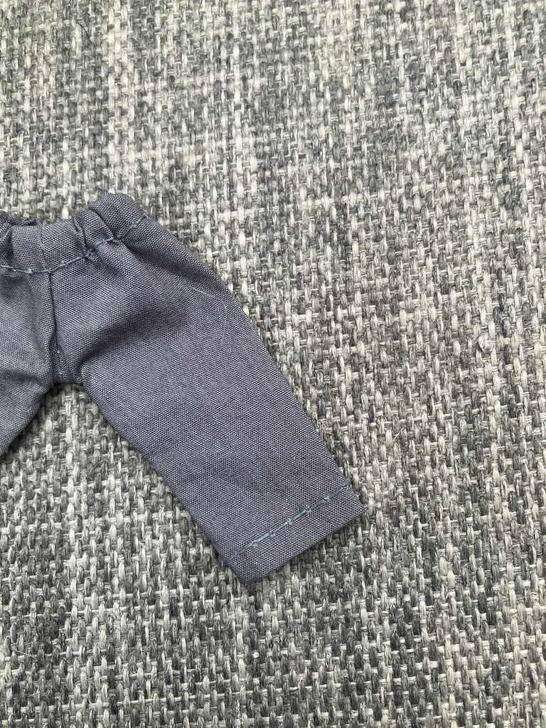 オビツ11  シンプルなパンツ　grey