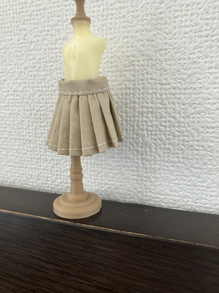 オビツ11  プリーツスカート　ベージュ