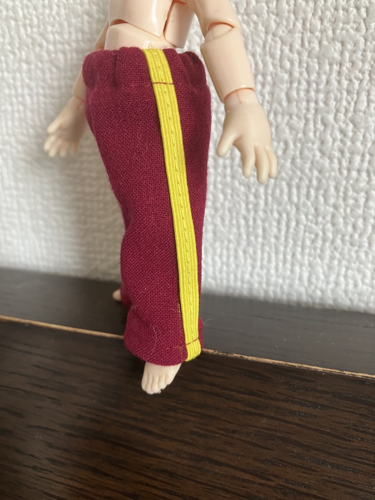 オビツ11  ライン入りジャージパンツ　ボルドー