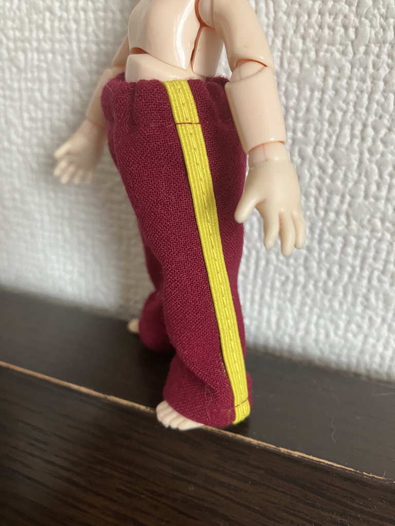 オビツ11  ライン入りジャージパンツ　ボルドー