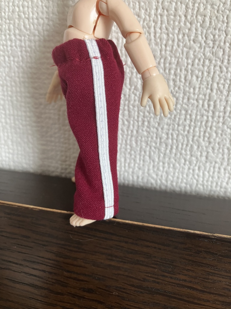 オビツ11  ライン入りジャージパンツ　ボルドー