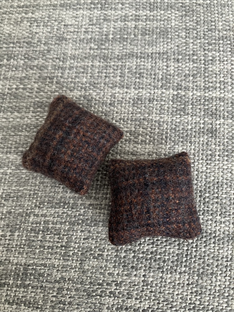 ドール用クッション　２個セット　brown