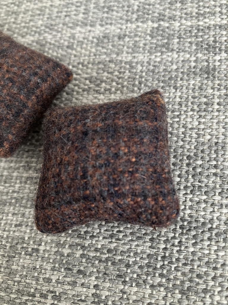ドール用クッション　２個セット　brown