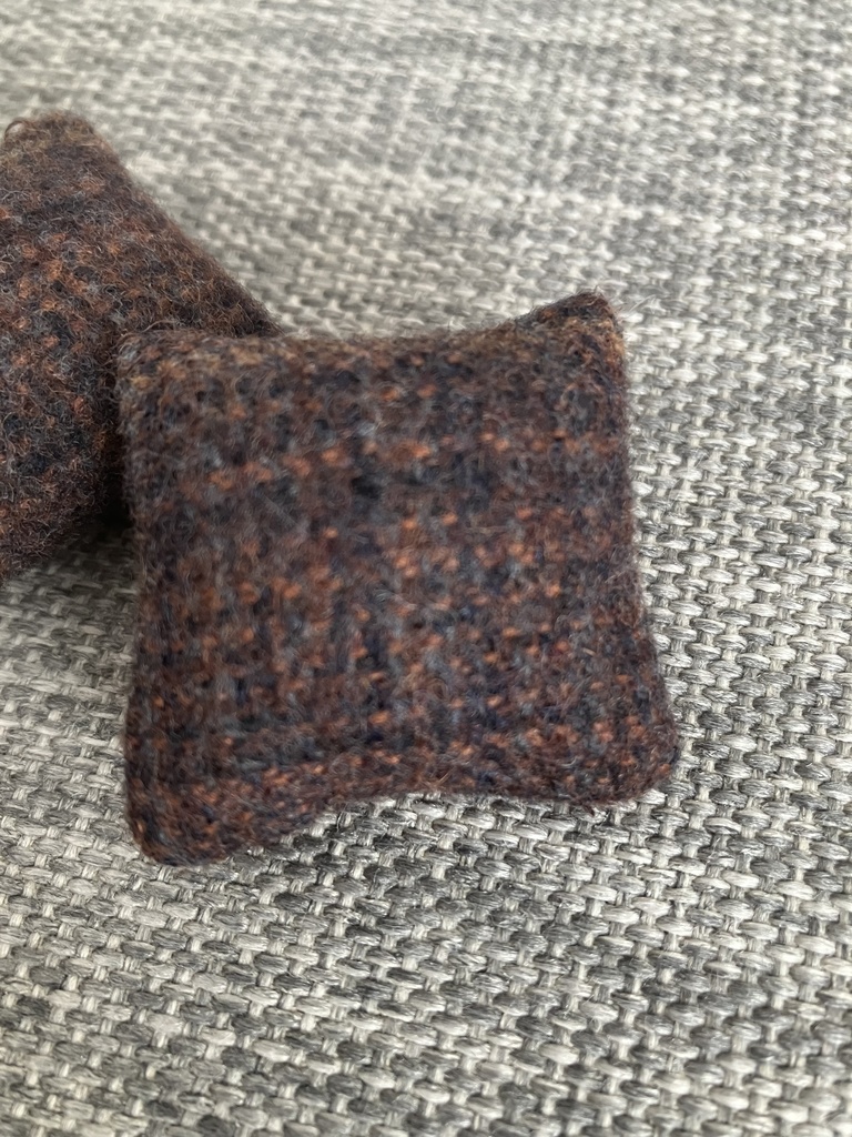 ドール用クッション　２個セット　brown