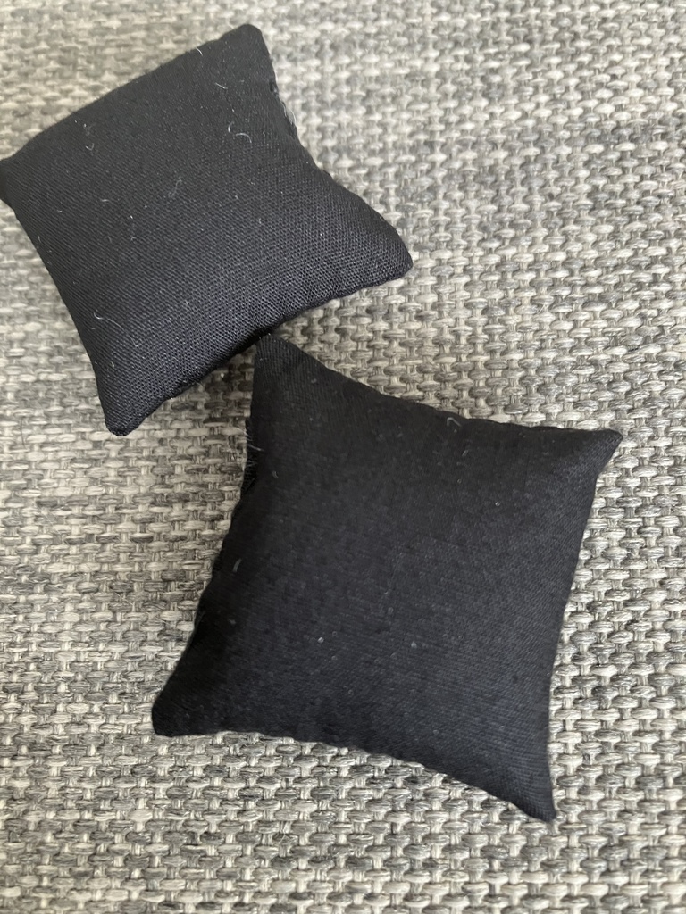 ドール用クッション　2個セット　black