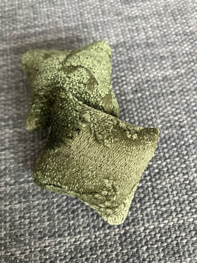 高級感溢れるドール用クッション　green