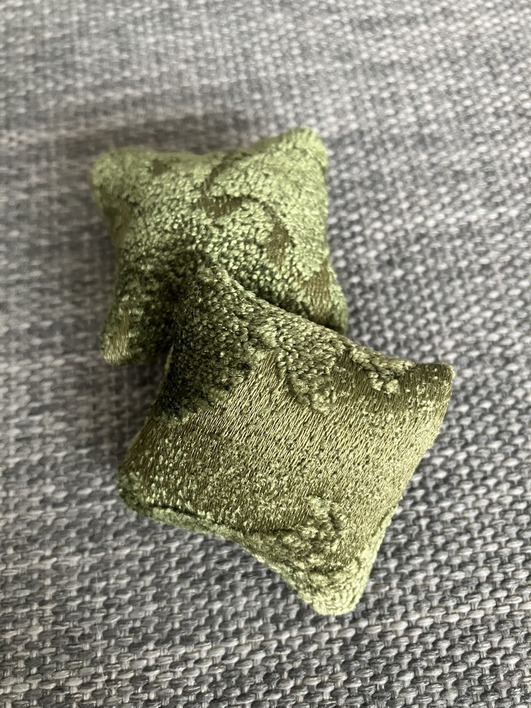 高級感溢れるドール用クッション　green