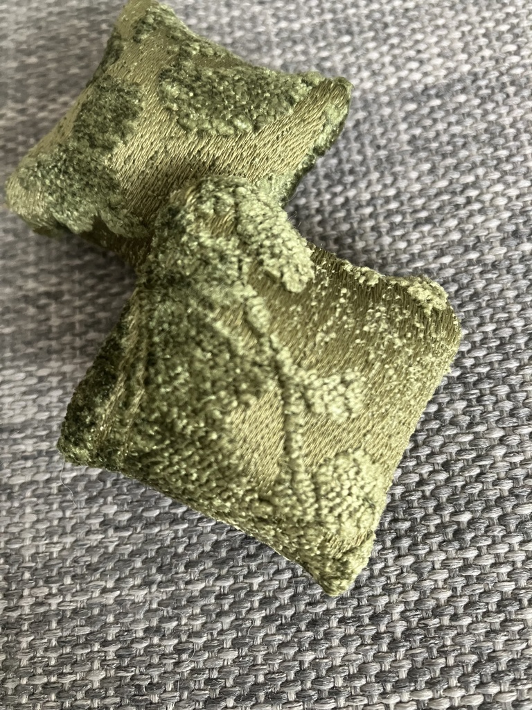 高級感溢れるドール用クッション　green