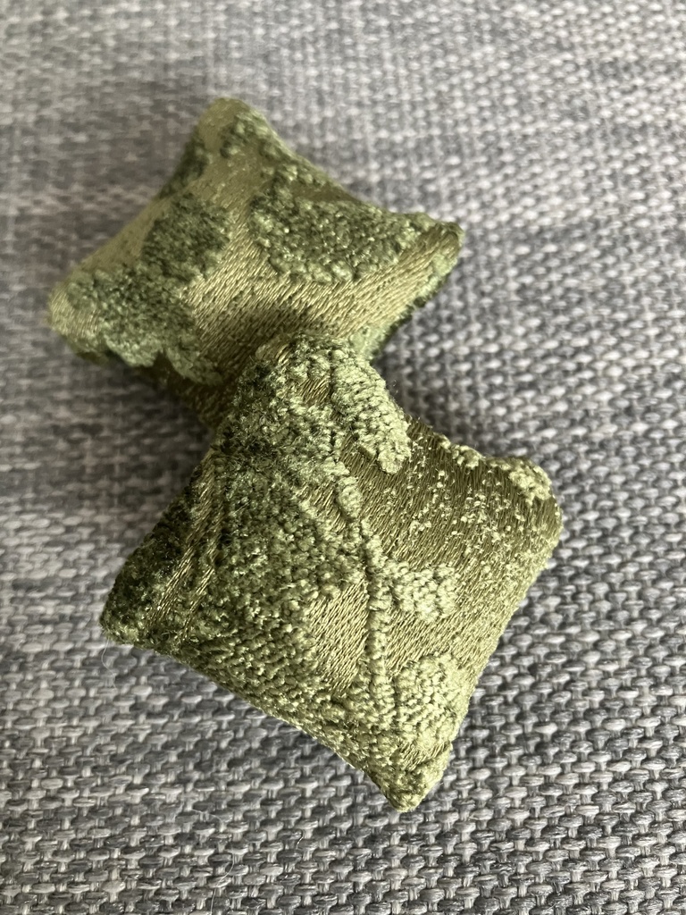 高級感溢れるドール用クッション　green