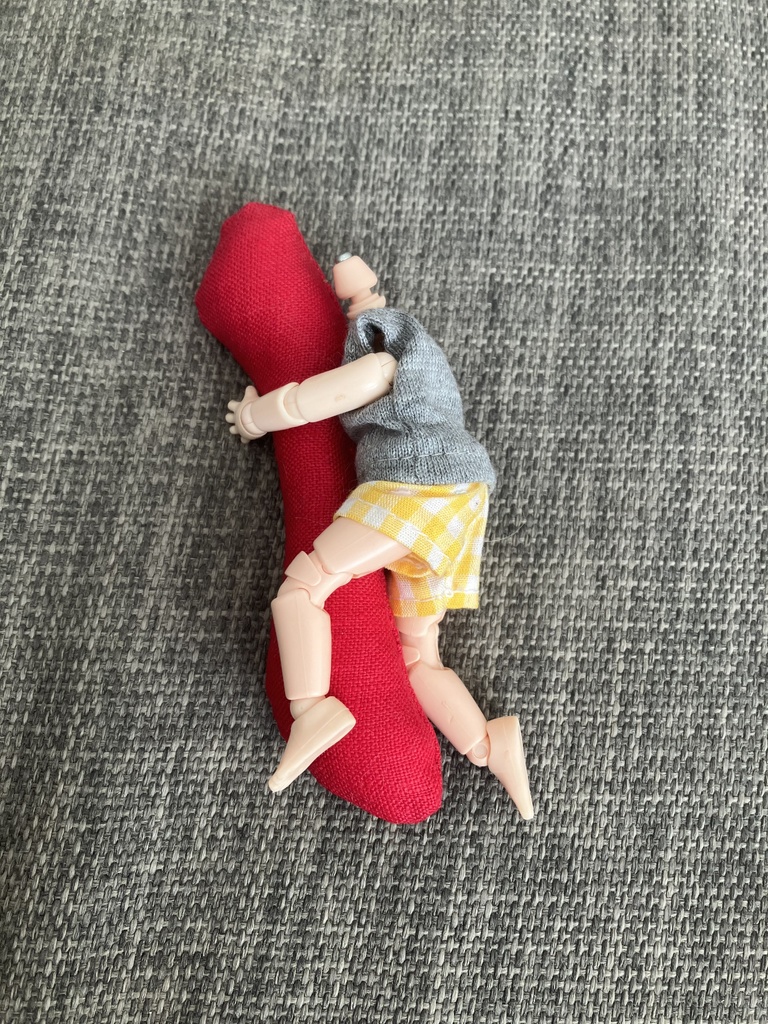 上質な麻のドール用抱き枕　レッド