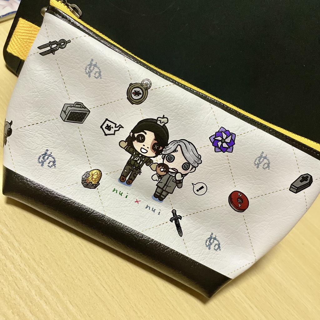 探納 合皮製三角ポーチ