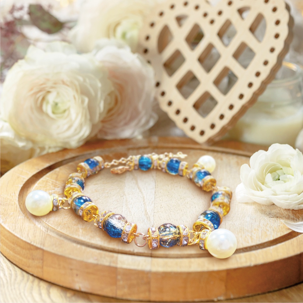 ガラスビーズ ブレスレット ビーズ パール アクセサリー ブルー イエロー ラインストーン 蝶 チャーム アジャスター おしゃれ かわいい 推し活 推し プレゼント ギフト