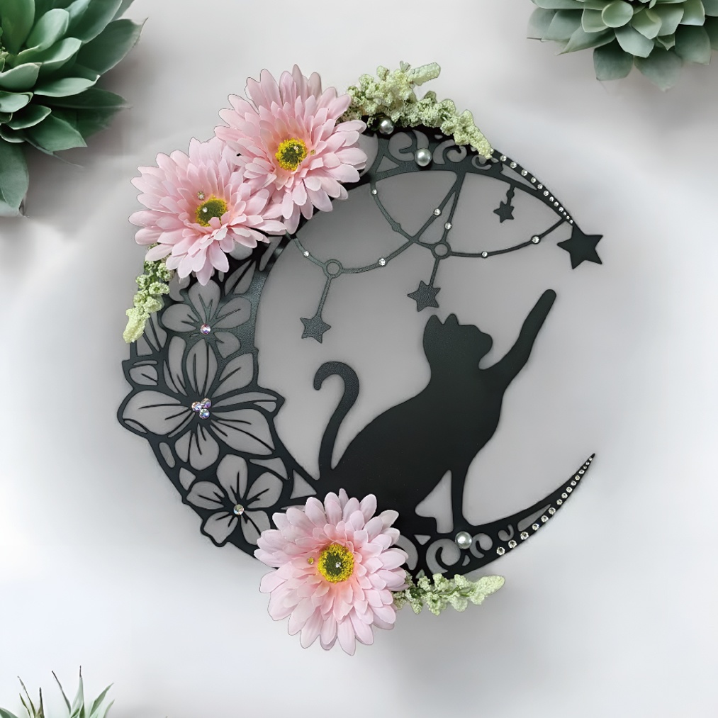 花咲く月の猫リース 壁掛け リース フラワー 花 ガーベラ 黒猫 猫 ネコ 月 ルナ ムーン 神秘的 オシャレ かわいい スワロフスキー スワロー ラインストーン ファンシー ファンタジー シルエット クリスマス インテリア プレゼント ギフト 母の日 誕生日