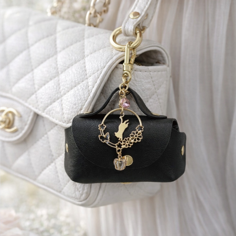 マナーホルダー バッグチャーム ミニ ポーチ エチケット袋 ウンチ袋 ペット 散歩 お散歩ポーチ お出かけ ホワイト ブラック 猫 ネコ 桜 サクラ チャーム スワロフスキー スワロ ジルコニア 小物入れ リップ バッグ 鞄 おしゃれ かわいい マナー袋 犬 ゴミ袋