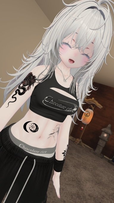 月のタトゥー