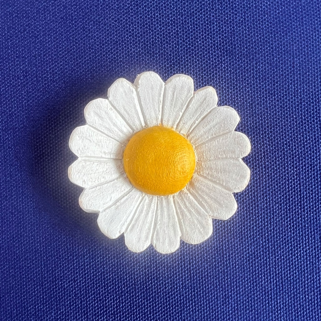 花　木彫りブローチ