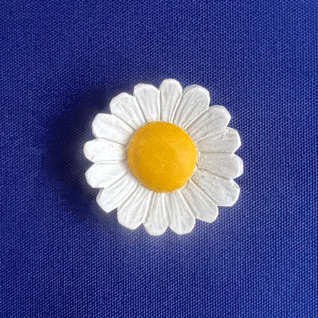 花　木彫りブローチ