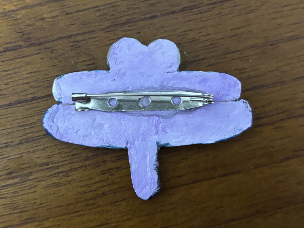 生き物のブローチ