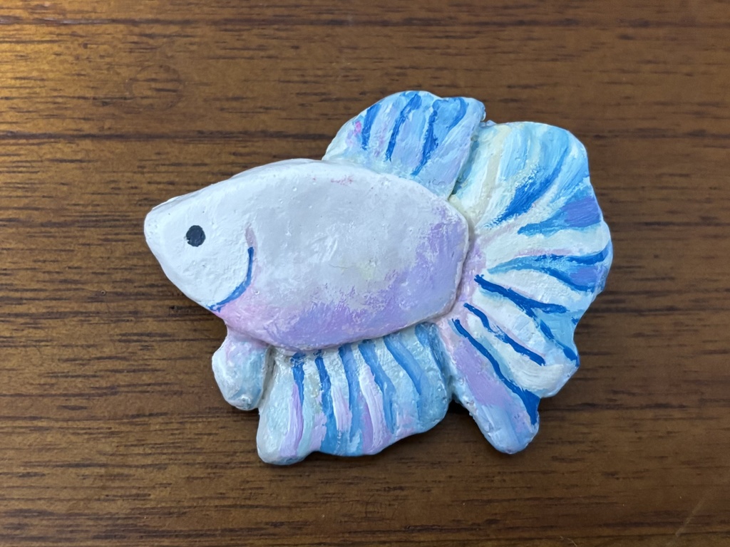 生き物のブローチ