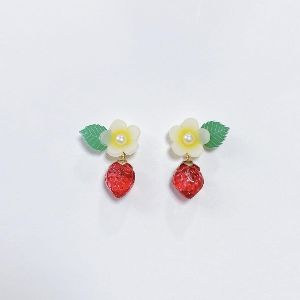 苺のぬいぐるみ用アクセサリー