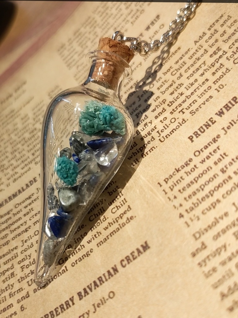 【送料込み】魔力の小瓶ネックレス