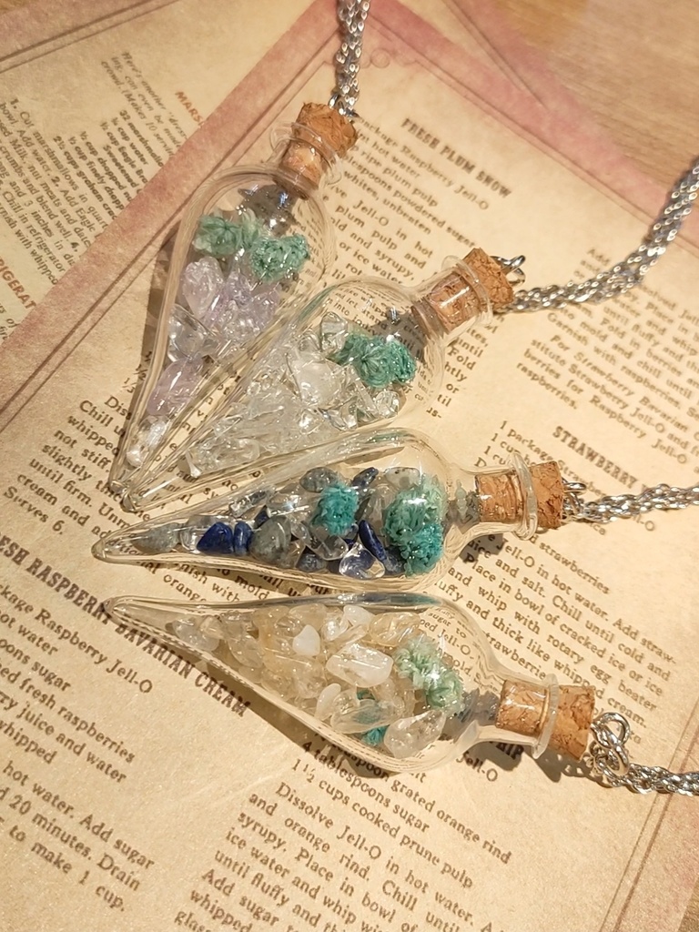 【送料込み】魔力の小瓶ネックレス