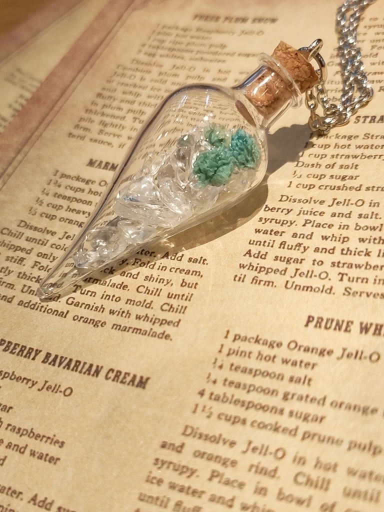 【送料込み】魔力の小瓶ネックレス