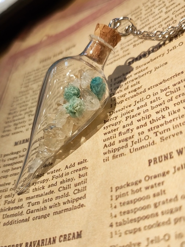 【送料込み】魔力の小瓶ネックレス