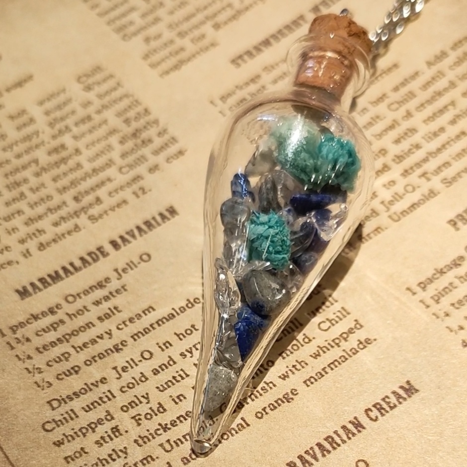 【送料込み】魔力の小瓶ネックレス