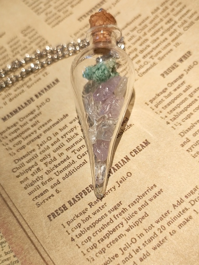 【送料込み】魔力の小瓶ネックレス