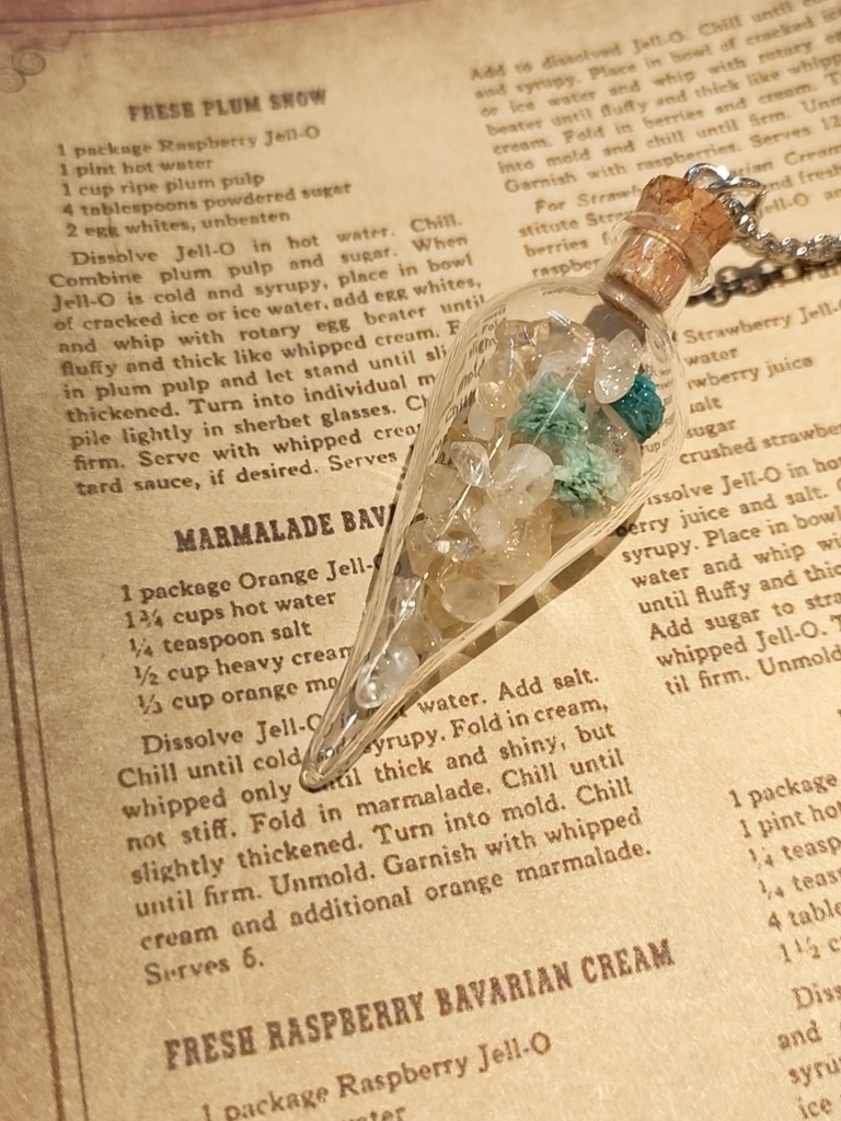 【送料込み】魔力の小瓶ネックレス