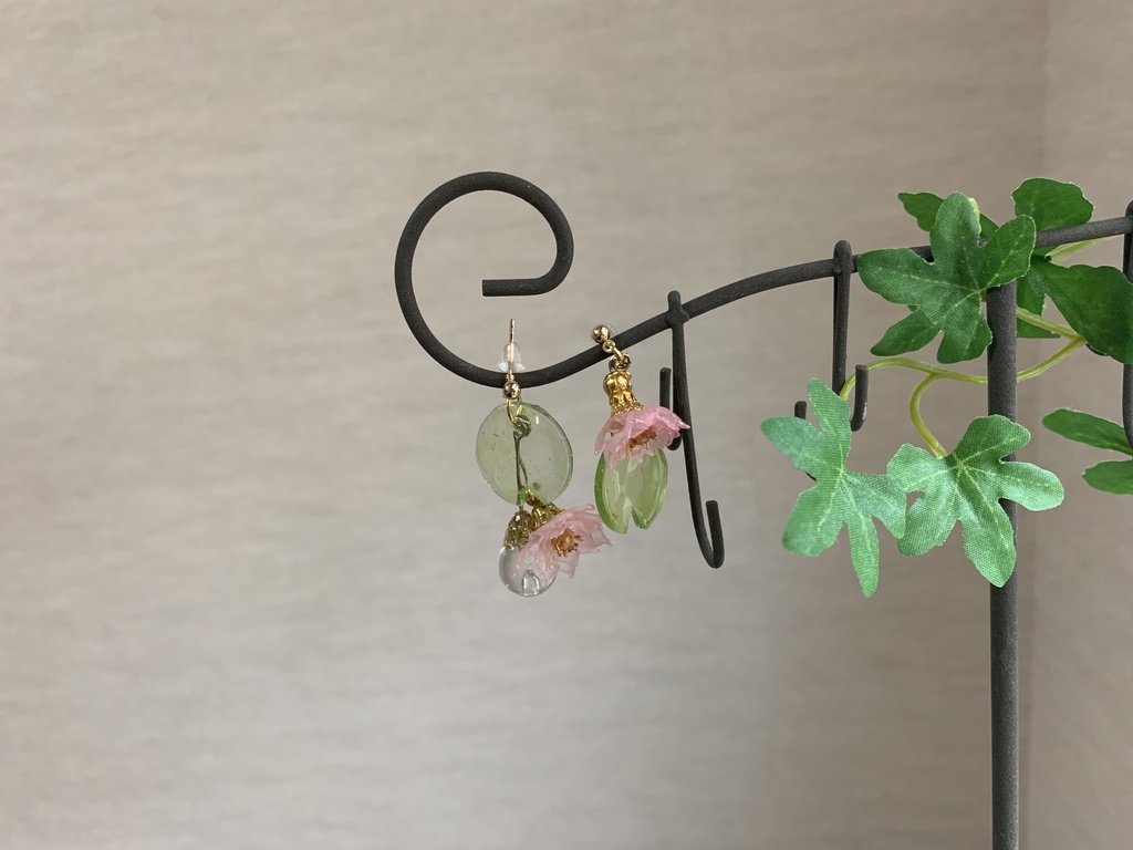 蓮ピアス「薄紅 しずく」