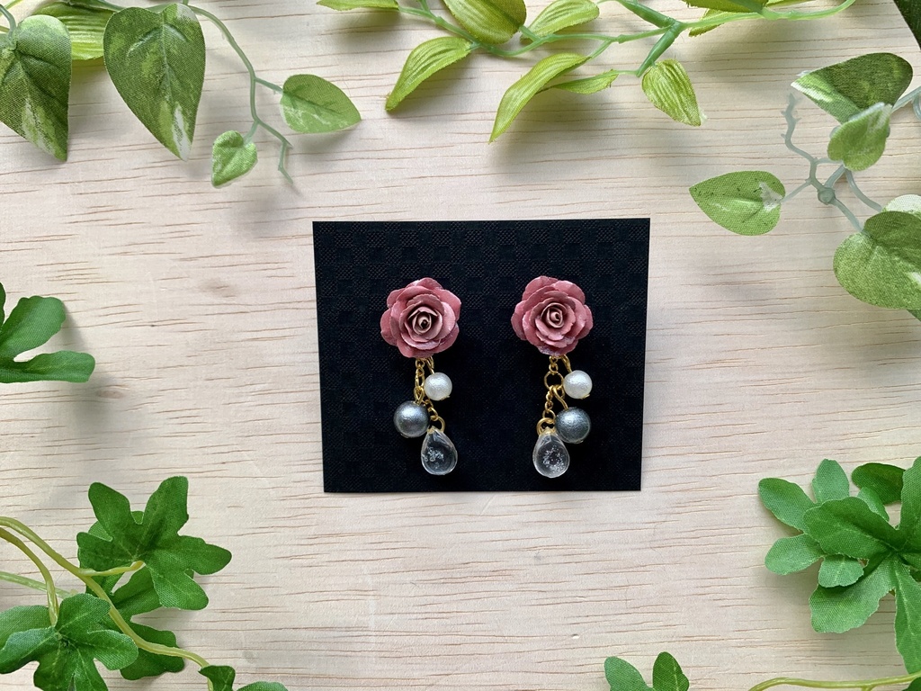 薔薇ピアス「コーヒーオベーション」
