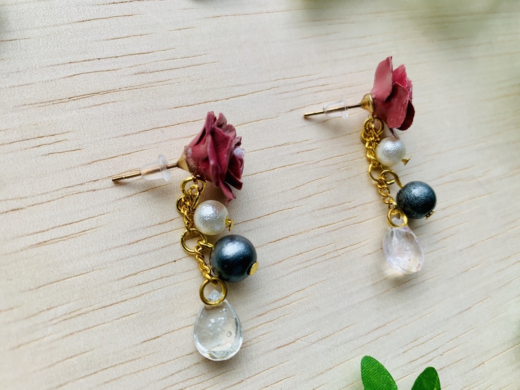 薔薇ピアス「コーヒーオベーション」