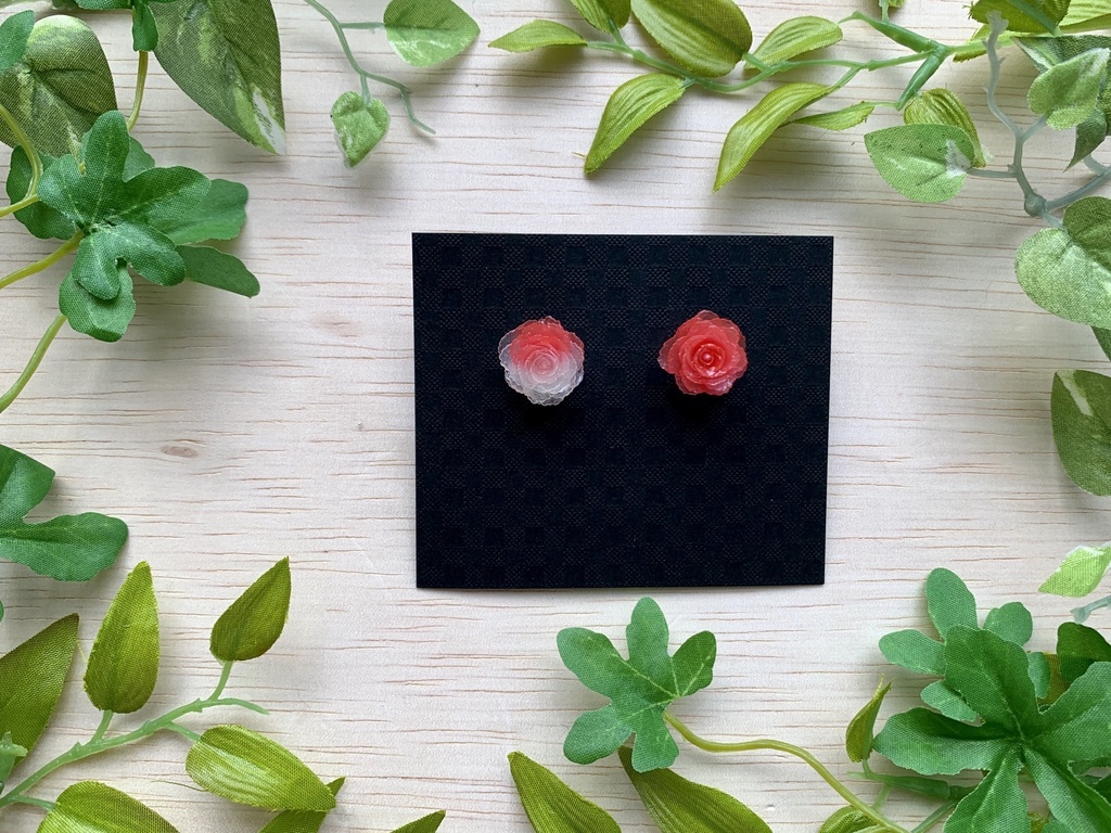 薔薇ピアス「ホワイトグルーテンドルスト 赤」