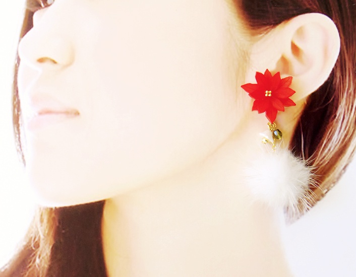 ポインセチアのイヤリング