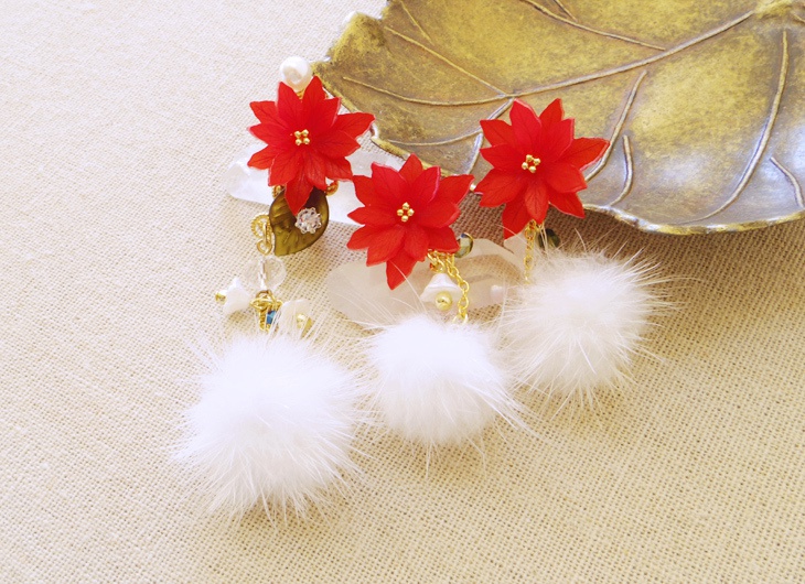 ポインセチアのイヤリング